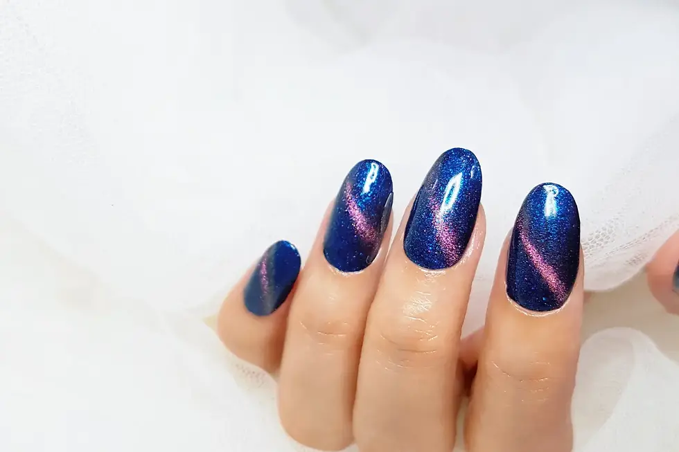 ongle gel bleu electrique
