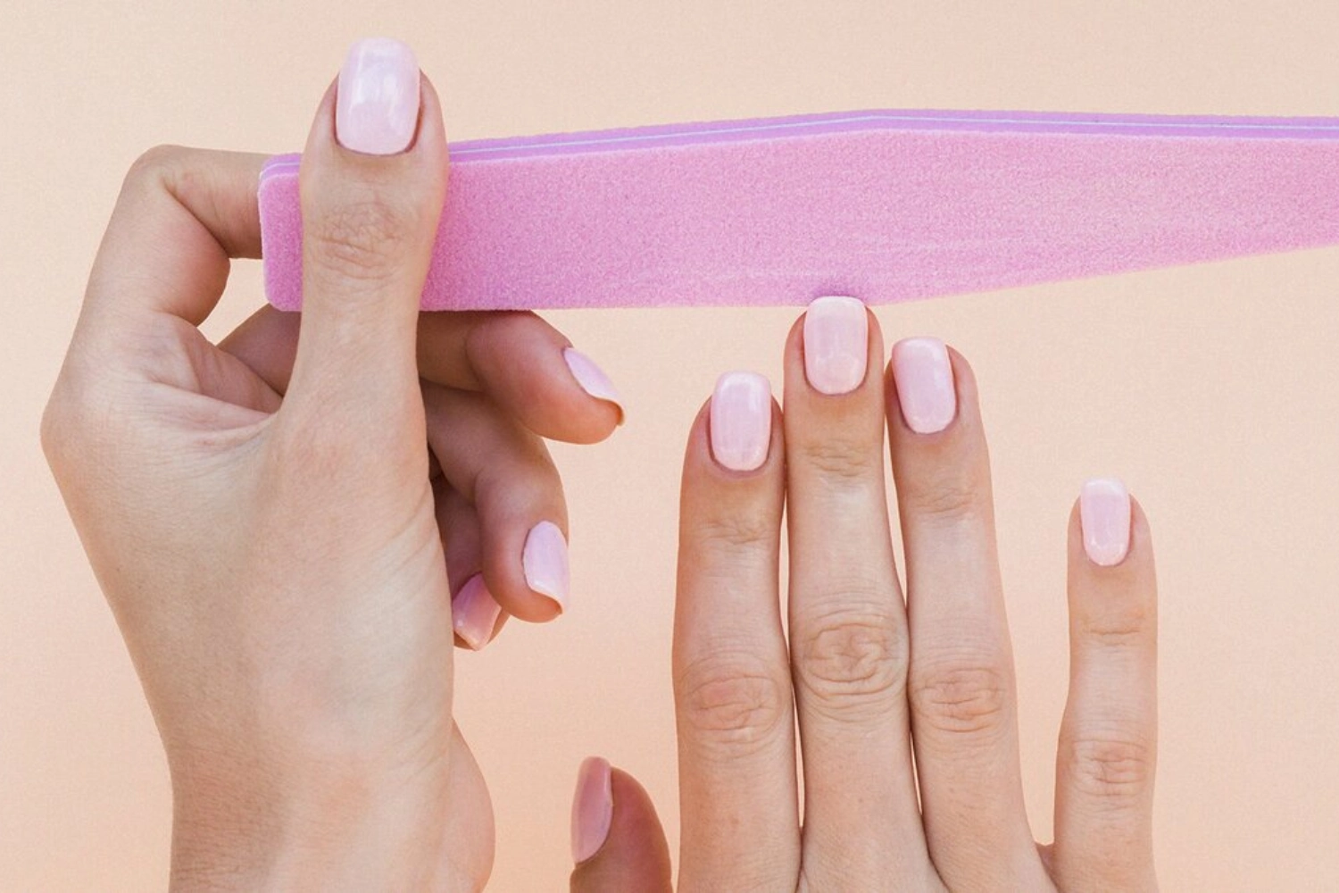 Comment enlever les ongles en gel ? (2024) Le Studio Nail Art