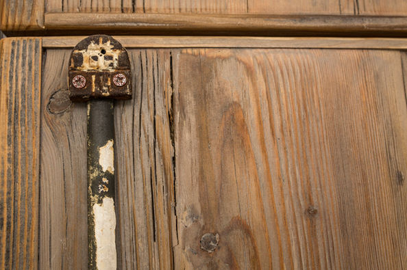 מטבח במראה עץ גולמי,פרט