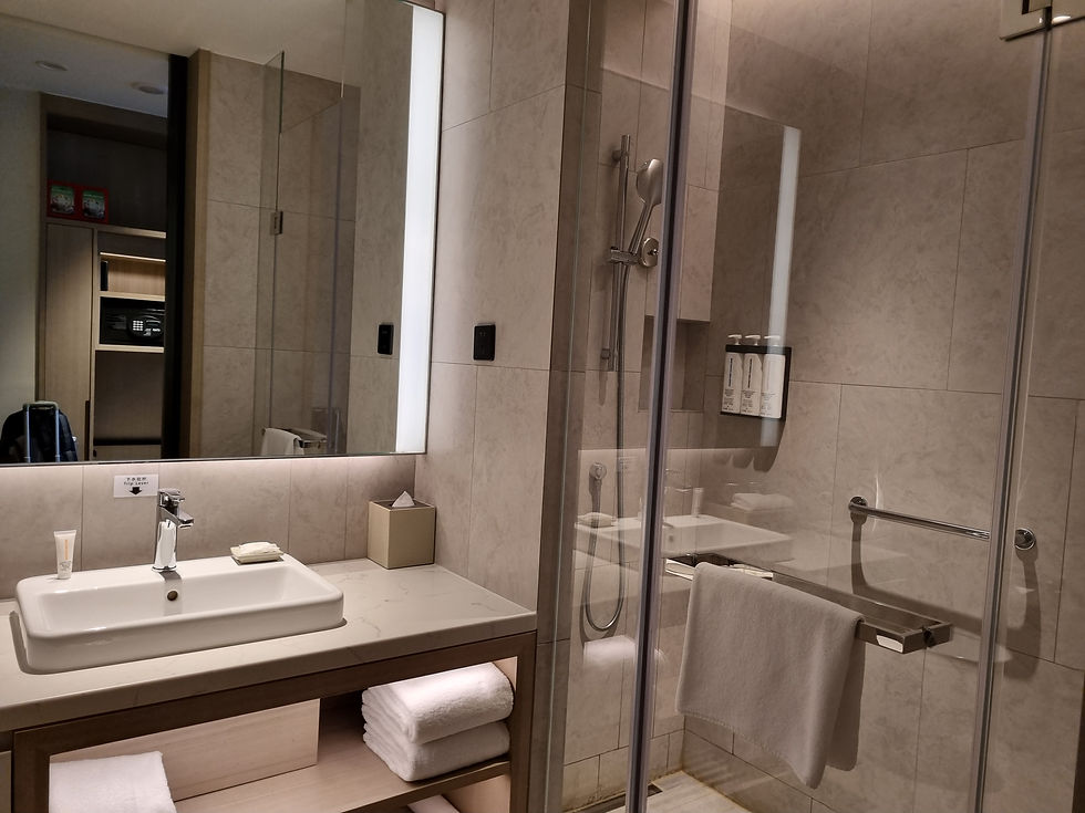 ห้องน้ำจะแยกห้องอาบน้ำให้ด้วย และน้ำแรงดี