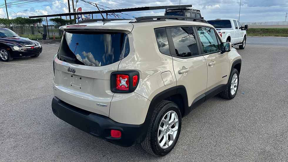 Thumbnail: 2016 Jeep Renegade Latitude 