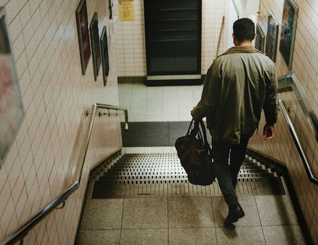 How to Not Look Like a Tourist in NYC: Why New Yorkers Are “Kind,” Not “Nice”
