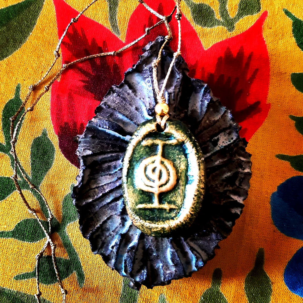 קמע שמאני המחבר לחוויה של יופי