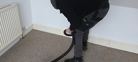 Landlord and estate agent ouse clearance hoovering on finish
