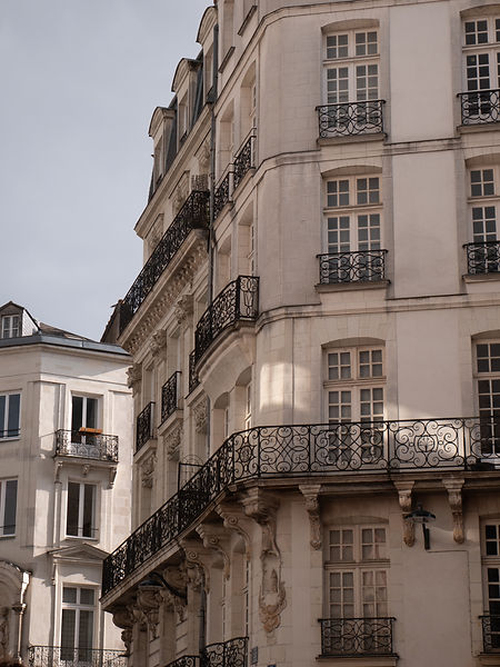 Façade immeuble moderne Nantes