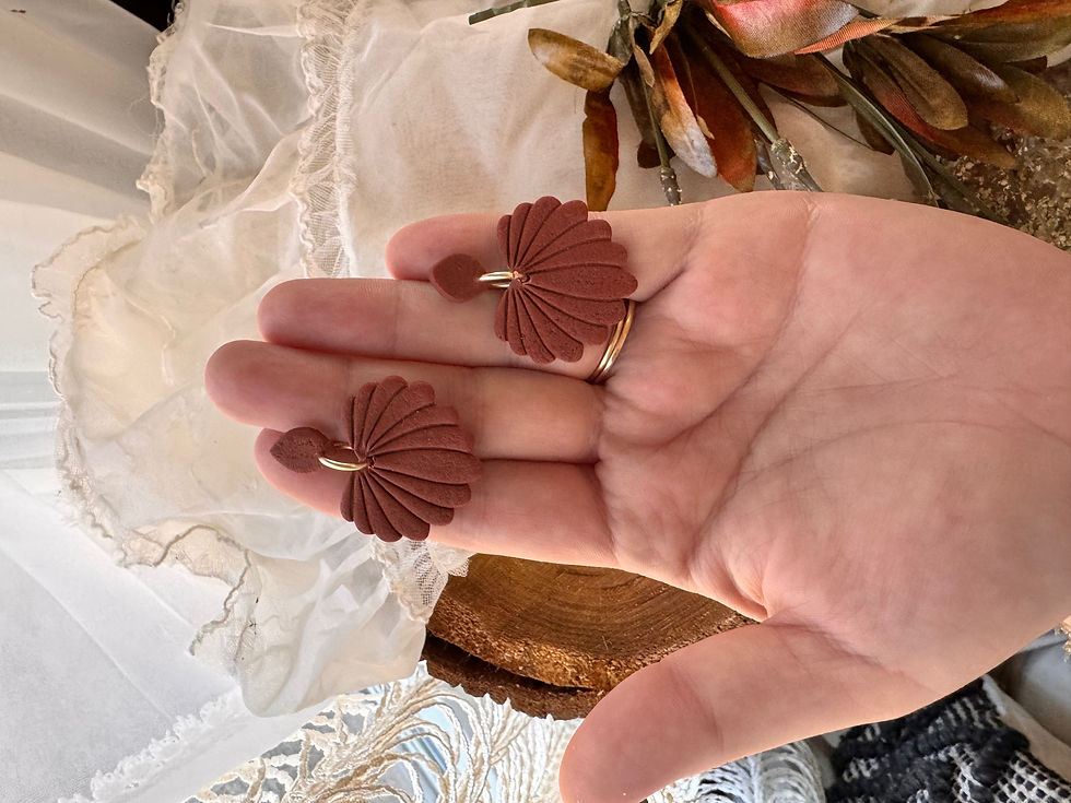 Thumbnail: Faye in terracotta 