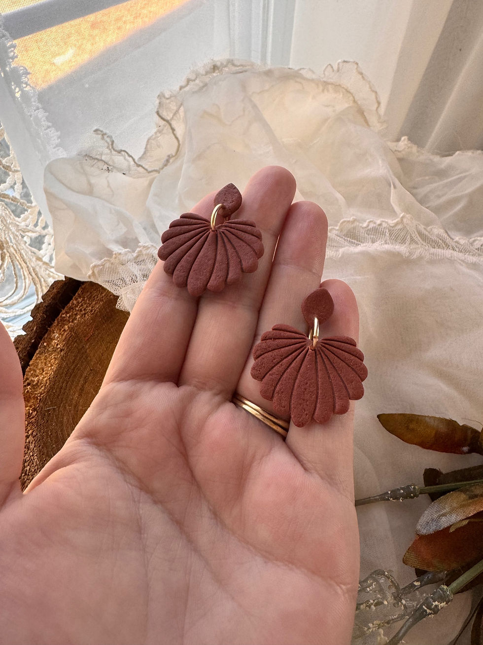 Thumbnail: Faye in terracotta 
