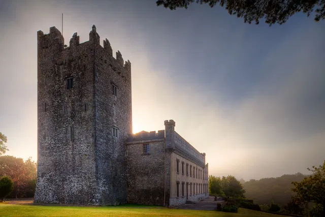 August-Dawn-Castle-weddings-640x427.webp
