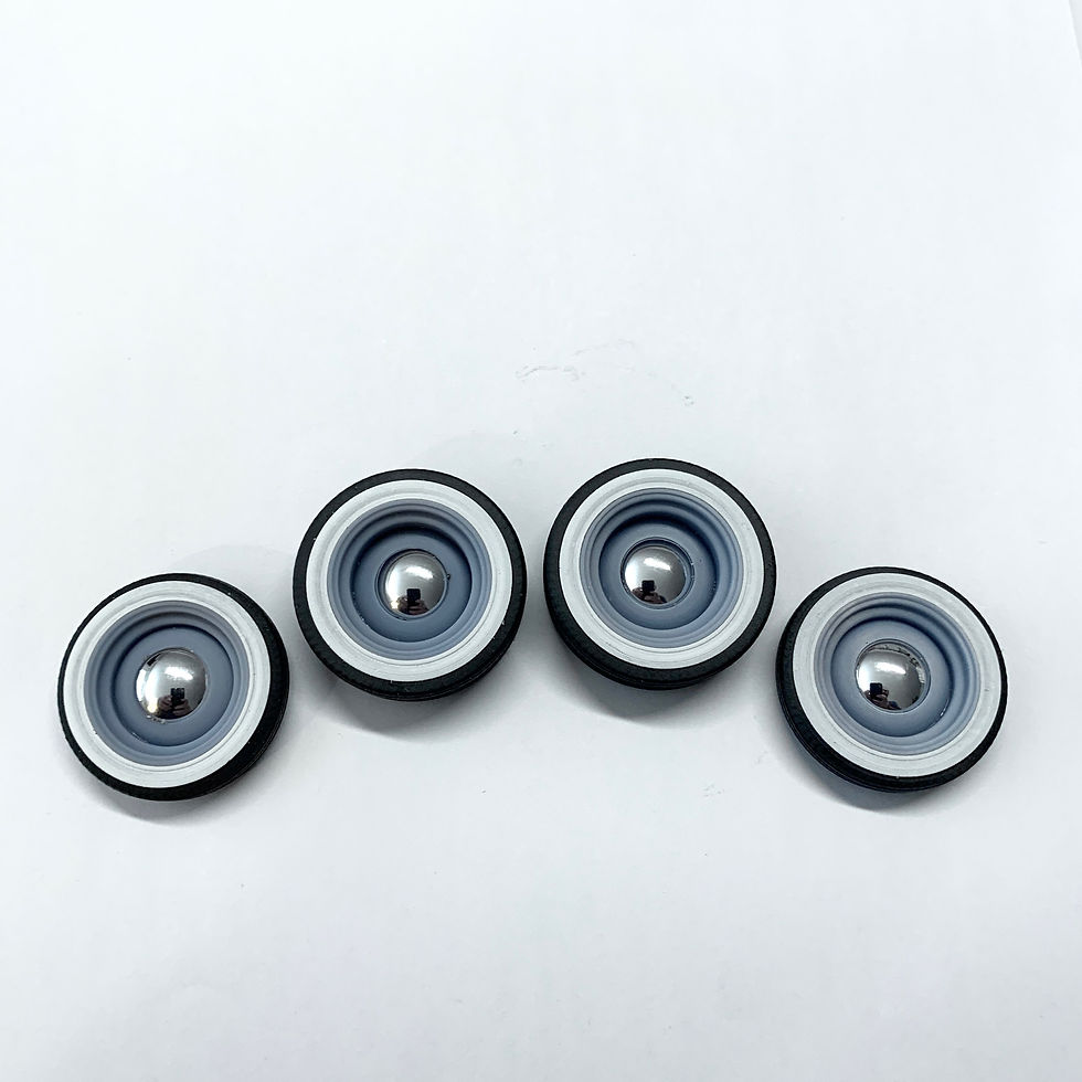 Thumbnail: 1:25 15” Steel wheels with chrome caps in big and little whitewalls