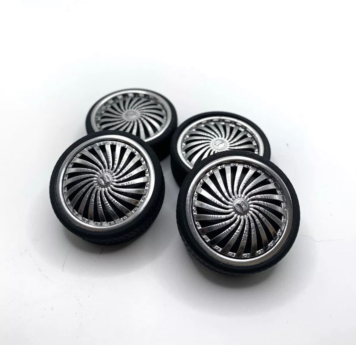 1:25 30” Swish Floater Spinners Wheels on Low Profile Tires.
