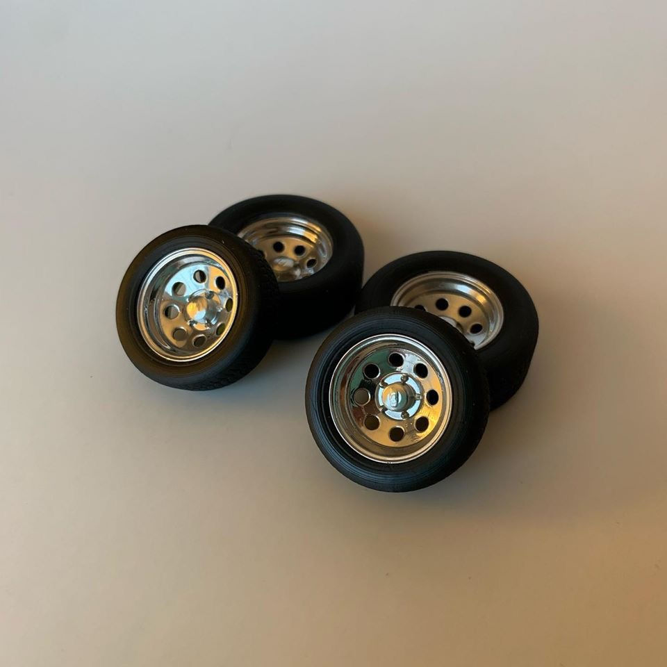 Thumbnail: 1:25 17” Crager Soft Wheel and Standard Tire