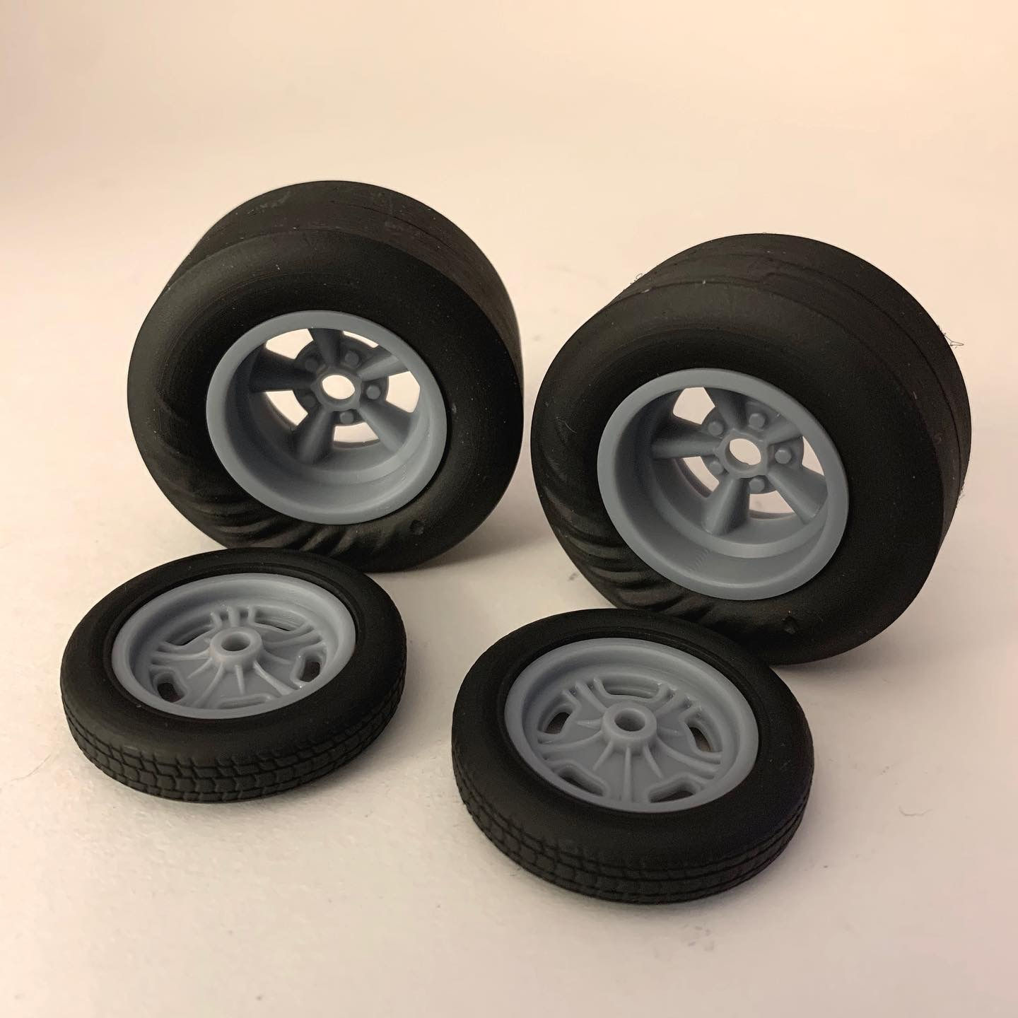 1:25 American Five spokes on the wrinkle drag tire and Halibrand spindle fronts