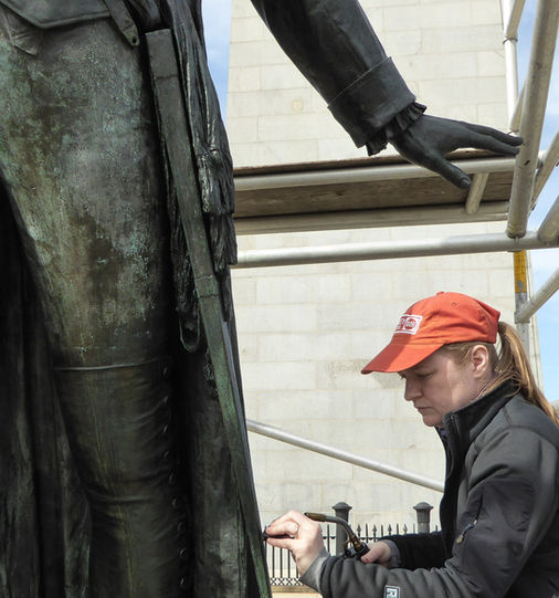 Outdoor bronze - detail, hot waxing - During Treatment