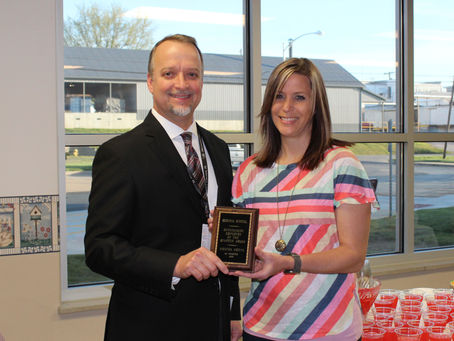 Amanda Rhyne receives Employee of the Quarter