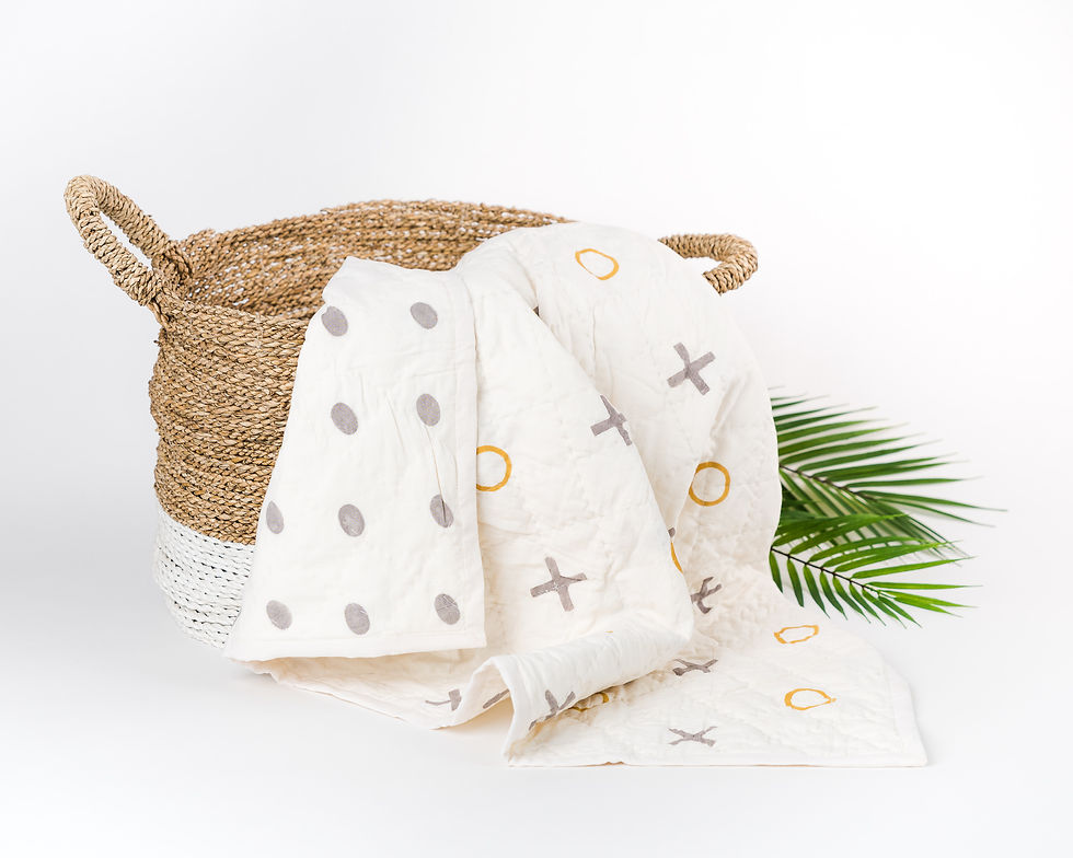 Miniatura: Organic Hand Blocked X's & O's Baby Quilt