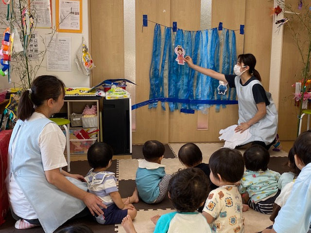 むかしむかし　おりひめさまとひこぼしさまが　いました