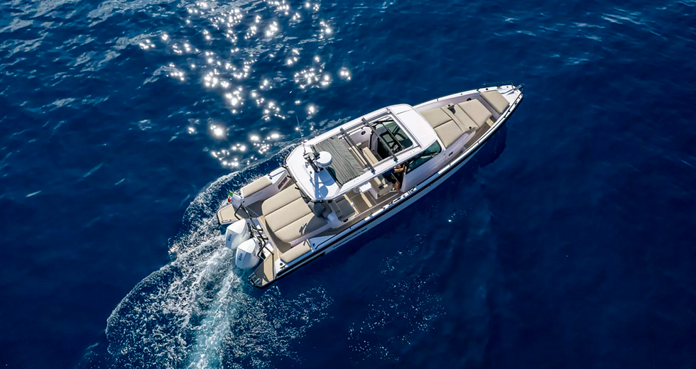 Quels sont les tarifs moyens pour la location d’un bateau à Saint-Tropez ?