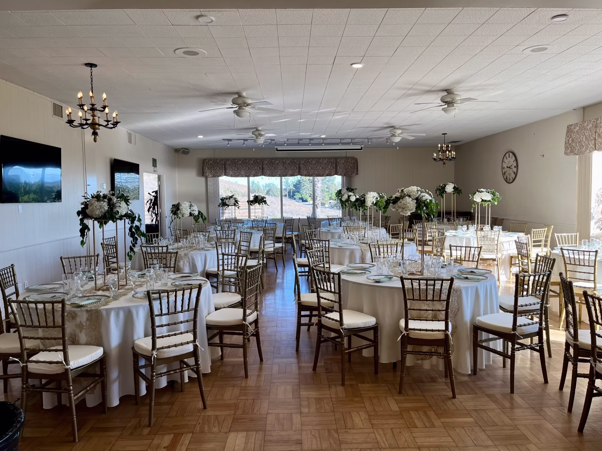 The Poinsettia Pavilion Santa Paula Room can be used for smaller parties or in conjunction with the large Ventura Room