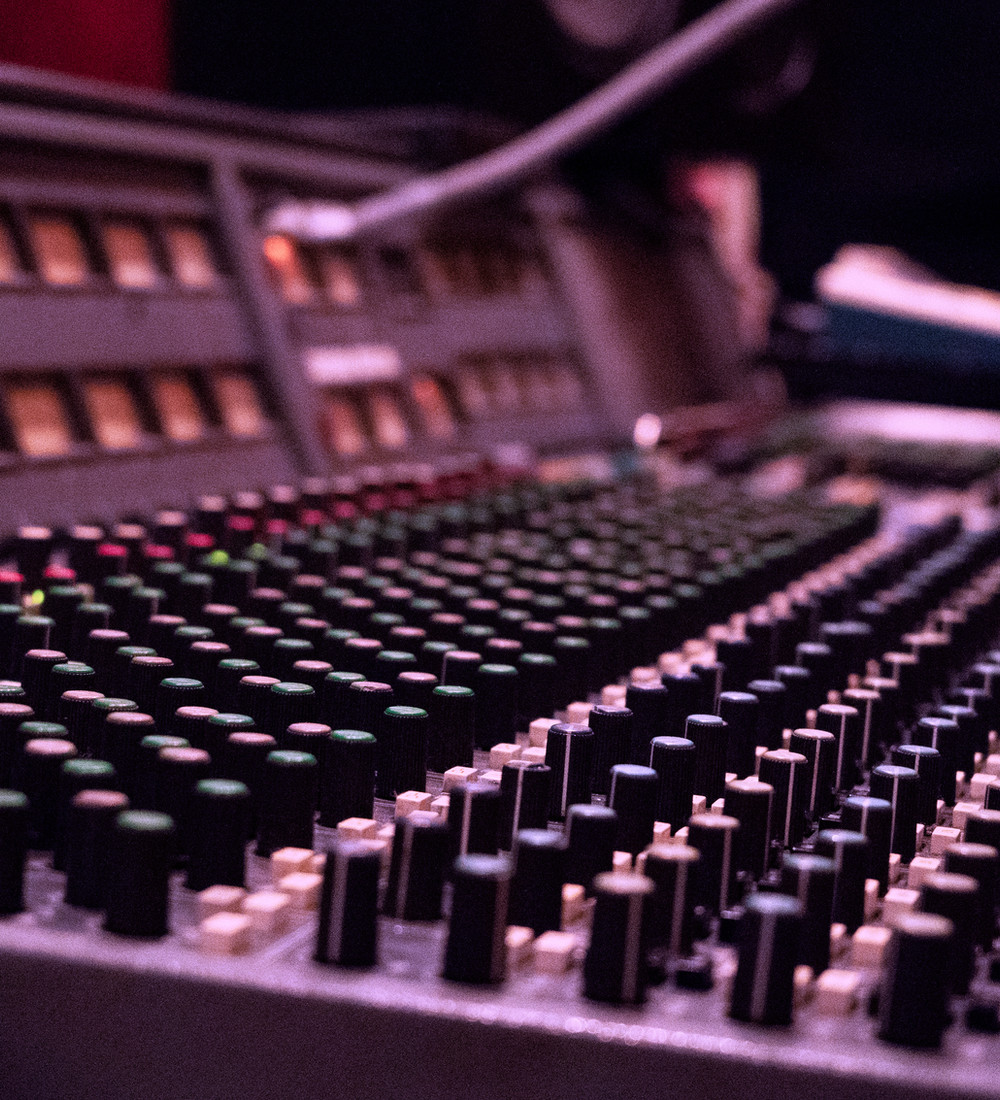 La cabine d'enregistrement du studio CMC à Paris 17ᵉ