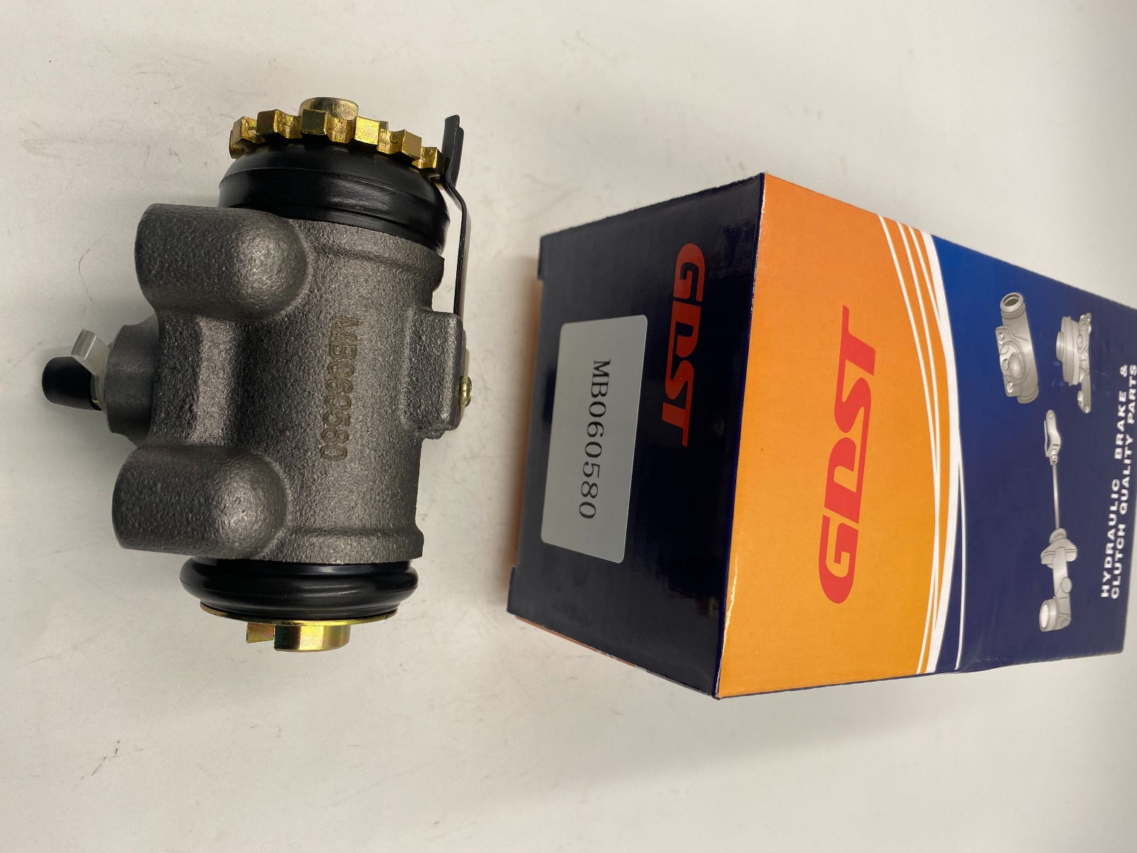 BRAKE WHEEL CYLINDER CANTER REAR-MB060580