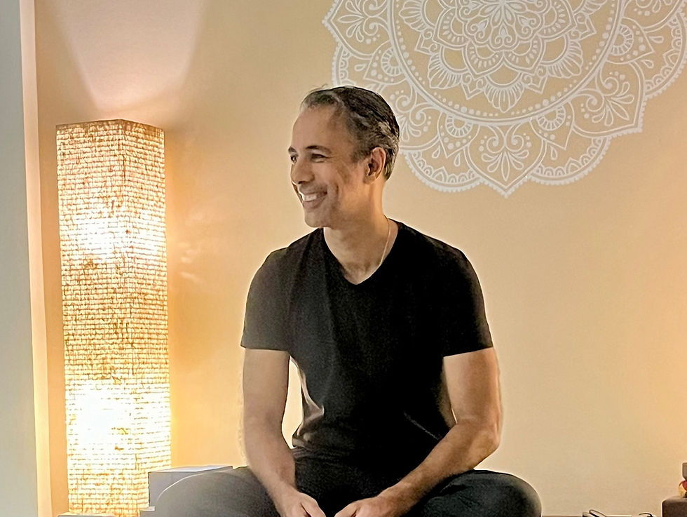 Yoga, enquanto pensamento, não é apenas ecoar as vozes do passado, mas ousar deixar que a sua própria voz se erga — clara, consciente e verdadeira.