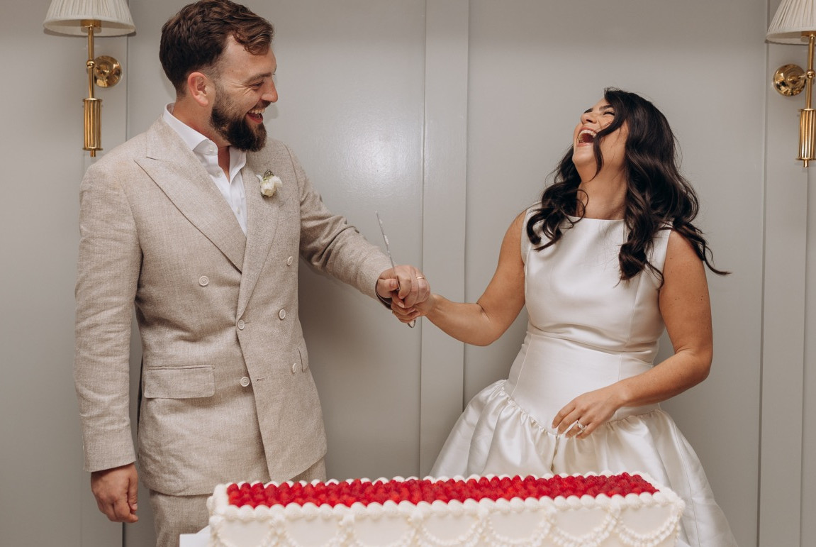 long vintage wedding cake.jpg