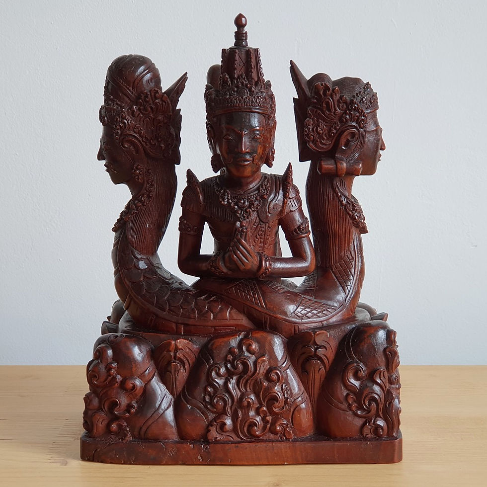 Statue balinaise représentant Kashyapa entouré de nagas