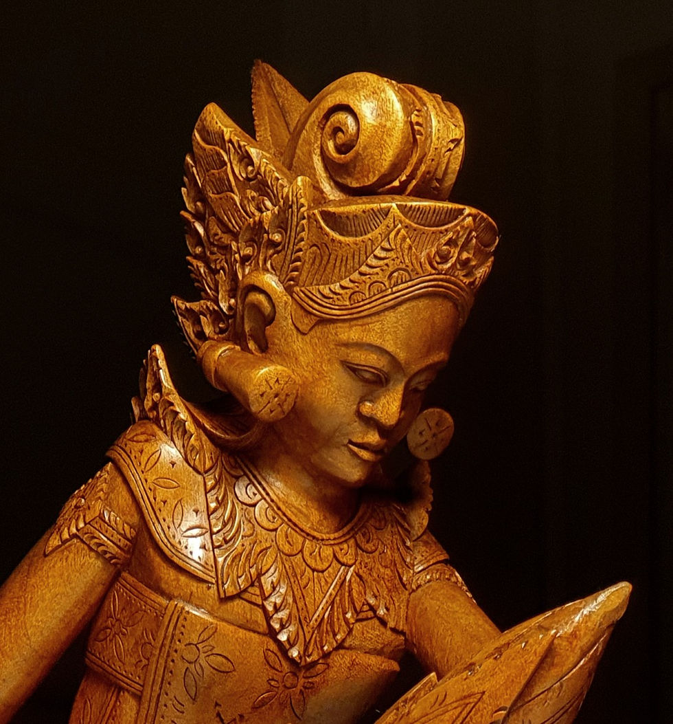 Coiffe d'une statue de nymphe ou de déesse balinaise