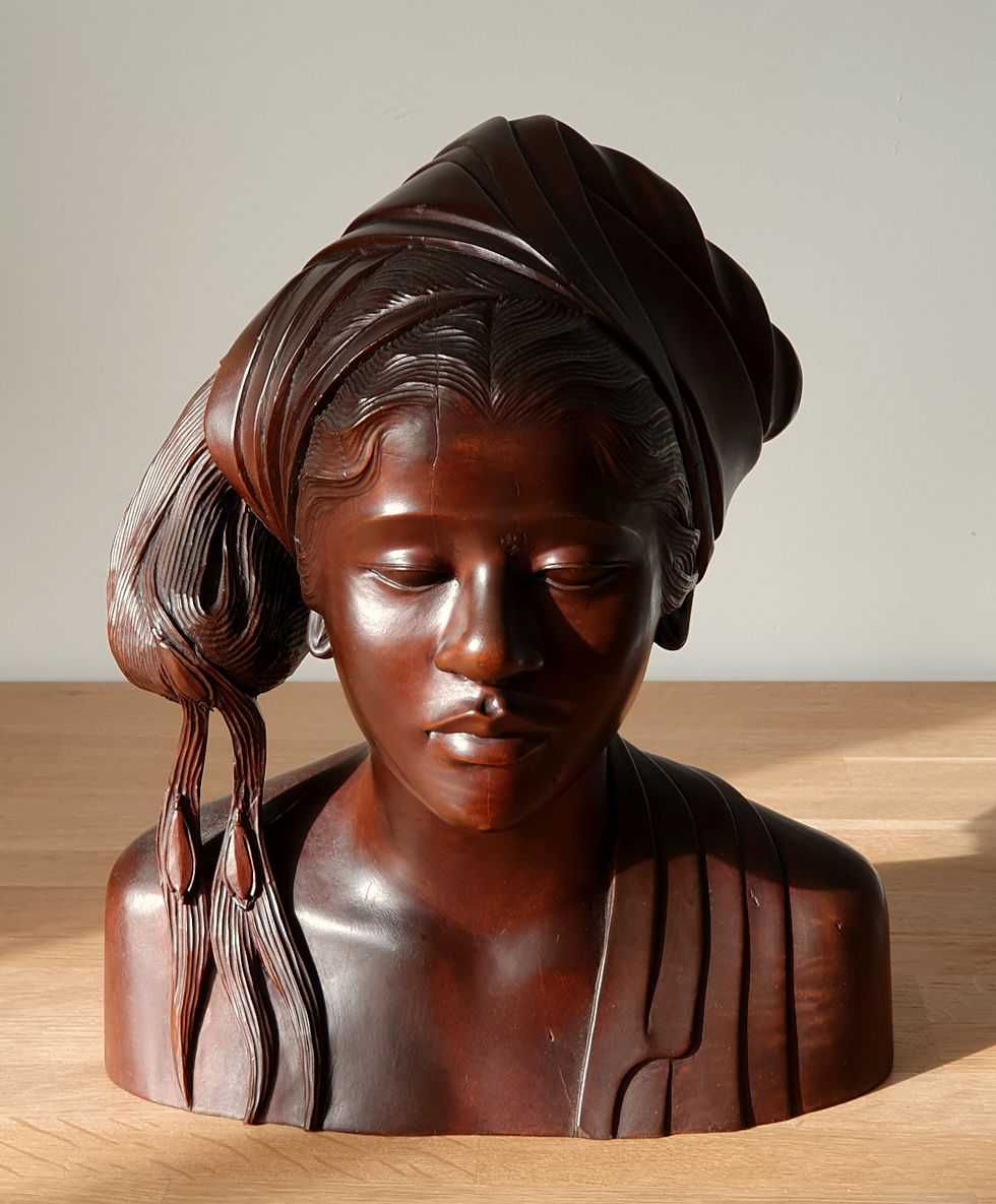 Buste balinais de jeune femme