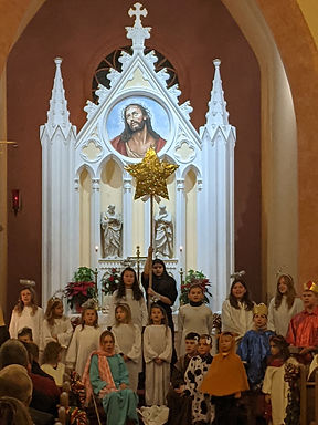 Children sing at Christmas Pageant at St Salvator Lutheran Church 