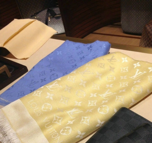 Thumbnail: LOUIS VUITTON SCARF