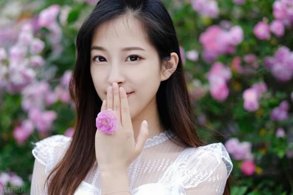 chiêm bao Thấy phái đẹp Báo Điềm Gì | Giải Mã Giấc Mơ Thấy Người bạn trẻ Lạ Đánh Con Gì? content media