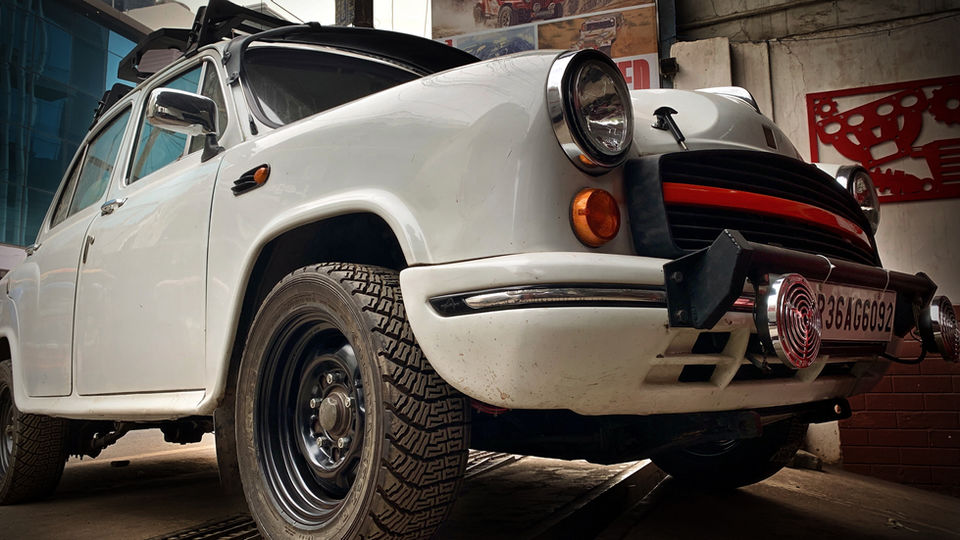 Hindustan Ambassador rally car.jpg