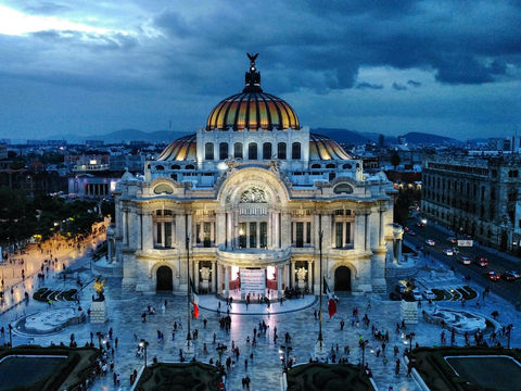 Por-que-invertir-y-vivir-en-el-Centro-Historico-de-la-CDMX-inmobiliare-scaled.jpeg