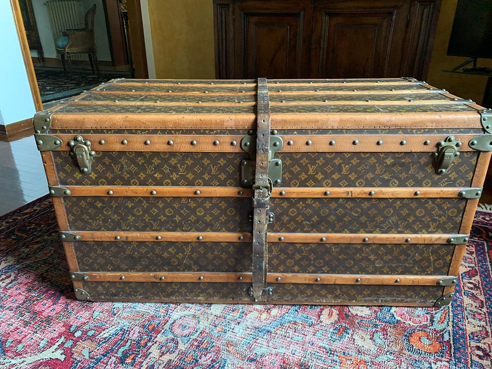 Miniatura: LOUIS VUITTON – Grande Baule Courrier Monogram Francia, circa 1910–1920
