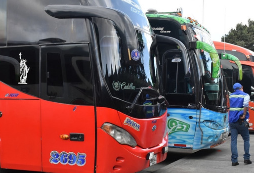 Presidente Duque promulga ley que amplía la vida útil de vehículos de transporte público