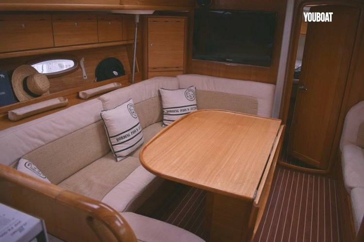 bateau-bavaria-40-vision-salon babord