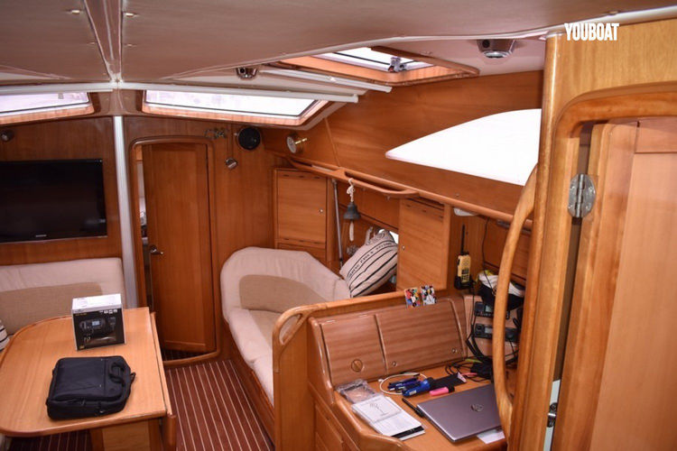 bateau-bavaria-40-vision-salon