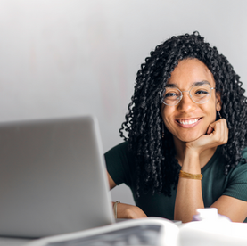 Jeunes Actifs au Travail : Dépasser les Stéréotypes pour Révéler une Dynamique Positive