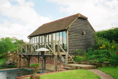 Oak framed garden outbuilding