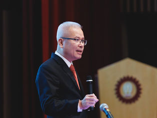 สมาคมสถาบันวิศวกรไฟฟ้าและอีเล็กทรอนิกส์แห่งประเทศไทย (IEEE Thailand Section) ได้เชิญนายกสมาคมสมองกลฝังตัวไทย เป็นวิทยากรให้ความรู้ทางด้านหุ่นยนต์