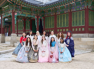 Seoul SPARKS high school students group photo at Seoul palace