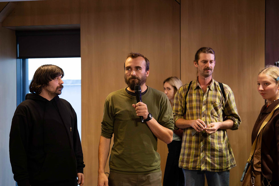 Перформанс від мистецького об’єднання «Хвиля». Відкриття міжнародної виставки «Львівське Квадрієнале Сценографії 2025.Точка змінює простір»