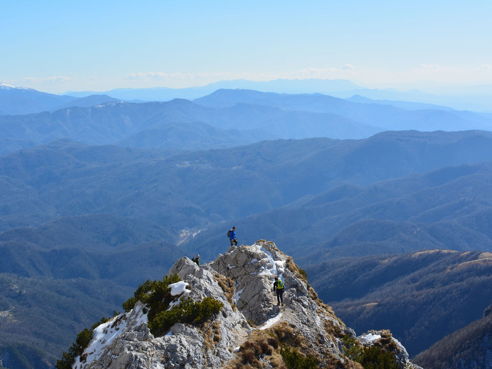 Vista panorámica desde el pico de Andorra, con un paisaje montañoso espectacular y un entorno natural único