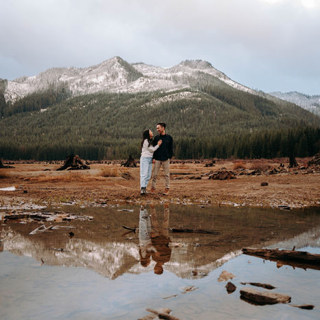 Hints of Winter Adventure Engagement | Snoqualmie, WA | Dimarya & Josh