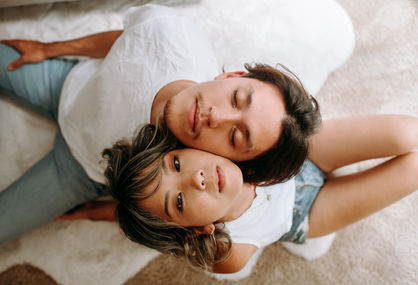 Cozy In-home minimal couples session.