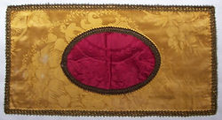 table cloth 18th century yellow and red damask - 55 x 29 cm.JPG