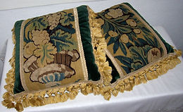 A pair of pillow covers -17th century Aubusson tapestry - 41 x 39 cm.JPG