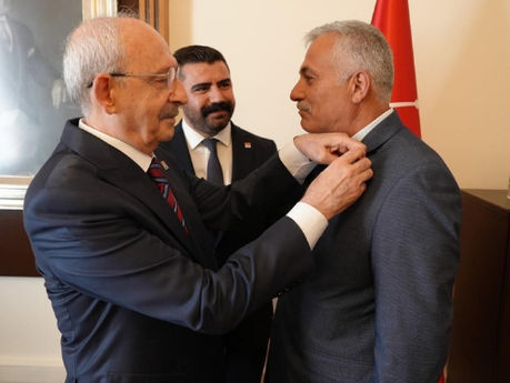 Kılıçdaroğlu’nun Taktığı Rozetin Ardındaki Çarpıcı Hikâye!
