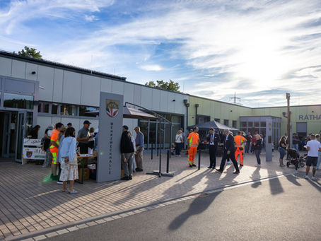 Eröffnung des Mehrzweckzentrums in Hausen